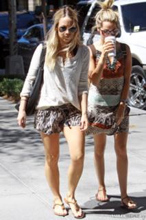 Ashley Tisdale feet photo thumbnail
