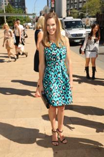 Hilary Swank feet photo thumbnail