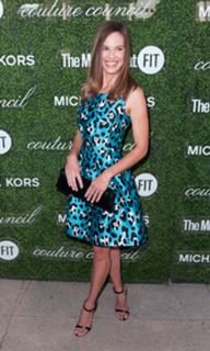 Hilary Swank feet photo thumbnail