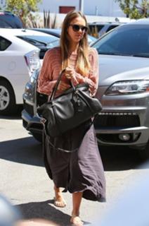 Jessica Alba feet photo thumbnail