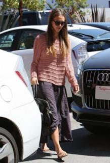 Jessica Alba feet photo thumbnail