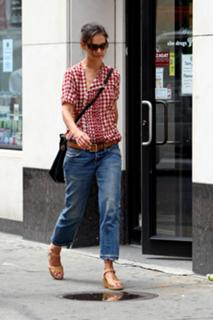 Katie Holmes feet photo thumbnail