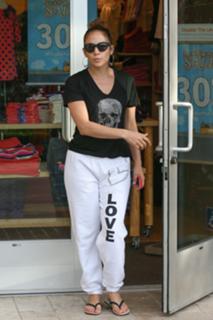 Jennifer Lopez feet photo thumbnail