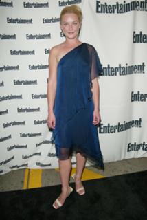 Elisabeth Röhm feet photo thumbnail