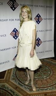 Elisabeth Röhm feet photo thumbnail