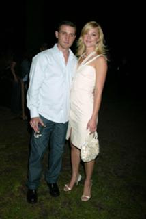 Elisabeth Röhm feet photo thumbnail