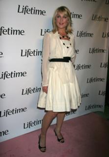Elisabeth Röhm feet photo thumbnail