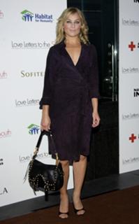 Elisabeth Röhm feet photo thumbnail