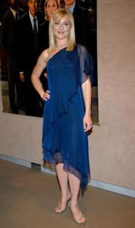 Elisabeth Röhm feet photo thumbnail
