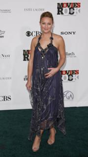 Elisabeth Röhm feet photo thumbnail