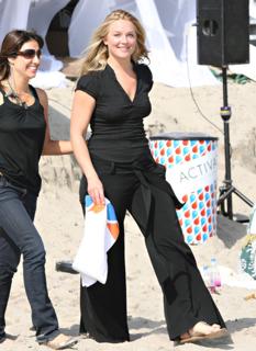 Elisabeth Röhm feet photo thumbnail