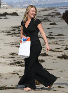 Elisabeth Röhm feet photo thumbnail
