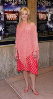 Elisabeth Röhm feet photo thumbnail