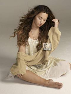 Demi Lovato feet photo thumbnail