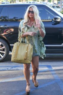 Jessica Simpson feet photo thumbnail