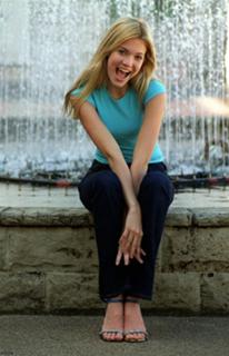 Mandy Moore feet photo thumbnail