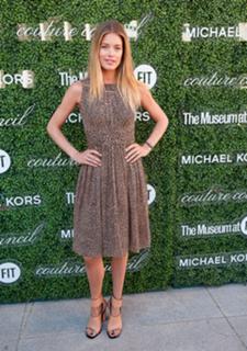 Doutzen Kroes feet photo thumbnail