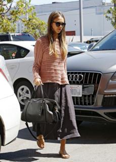 Jessica Alba feet photo thumbnail