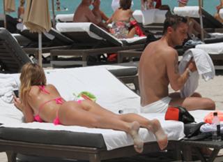 Ilary Blasi feet photo thumbnail