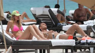 Ilary Blasi feet photo thumbnail