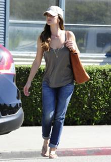 Minka Kelly feet photo thumbnail