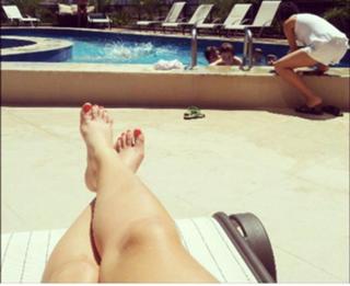 Lívia Andrade feet photo thumbnail