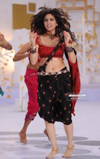Kriti Kharbanda feet photo thumbnail
