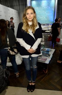 Elizabeth Olsen feet photo thumbnail