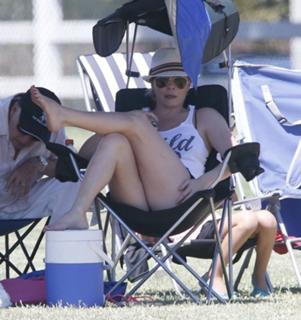 LeAnn Rimes feet photo thumbnail