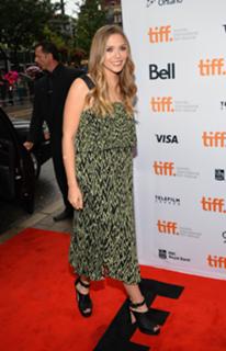 Elizabeth Olsen feet photo thumbnail