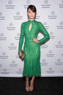 Emmy Rossum feet photo thumbnail