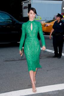Emmy Rossum feet photo thumbnail