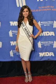 Olivia Culpo feet photo thumbnail