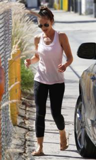 Minka Kelly feet photo thumbnail