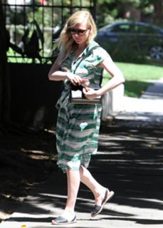 Kirsten Dunst feet photo thumbnail