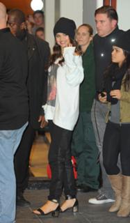 Selena Gomez feet photo thumbnail