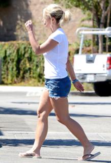Britney Spears feet photo thumbnail