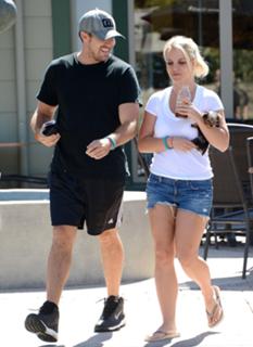 Britney Spears feet photo thumbnail