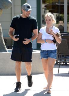 Britney Spears feet photo thumbnail