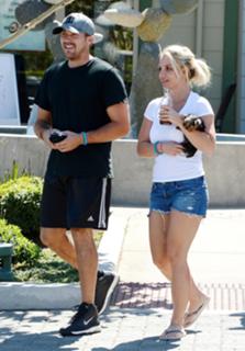 Britney Spears feet photo thumbnail