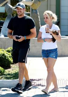 Britney Spears feet photo thumbnail