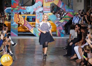 Rita Ora feet photo thumbnail