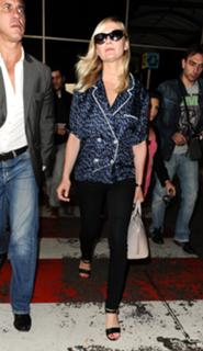 Kirsten Dunst feet photo thumbnail
