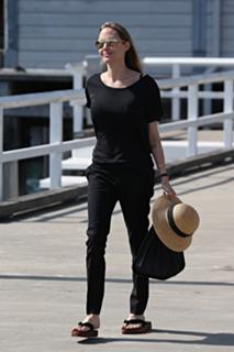 Angelina Jolie feet photo thumbnail