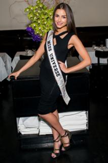 Olivia Culpo feet photo thumbnail