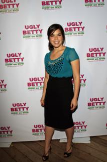 America Ferrera feet photo thumbnail