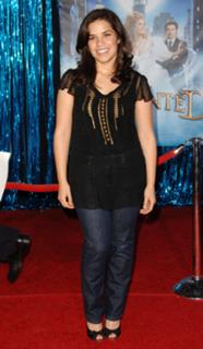 America Ferrera feet photo thumbnail