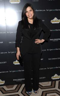 America Ferrera feet photo thumbnail