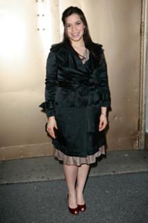 America Ferrera feet photo thumbnail