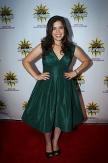 America Ferrera feet photo thumbnail